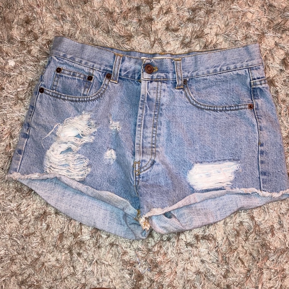 SOLD ON: M E R C A R I